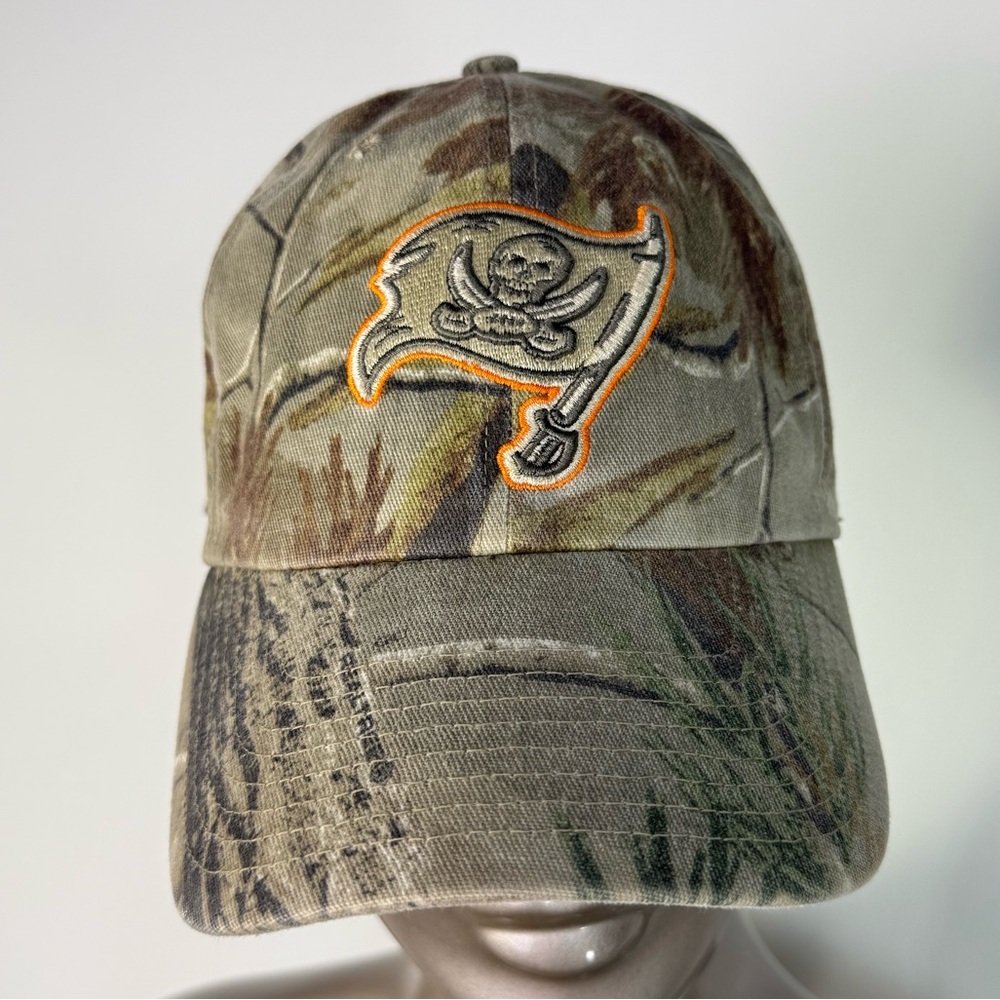 Tampa Bay Buccaneers 🏴‍☠️ Camo Cap with Skull Logo